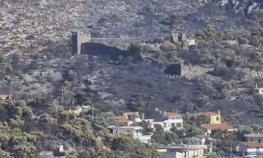 Πόρτο Γερμενό: Η πυρκαγιά έκαψε το τοπίο γύρω από το αρχαίο φρούριο των Αιγοσθένων