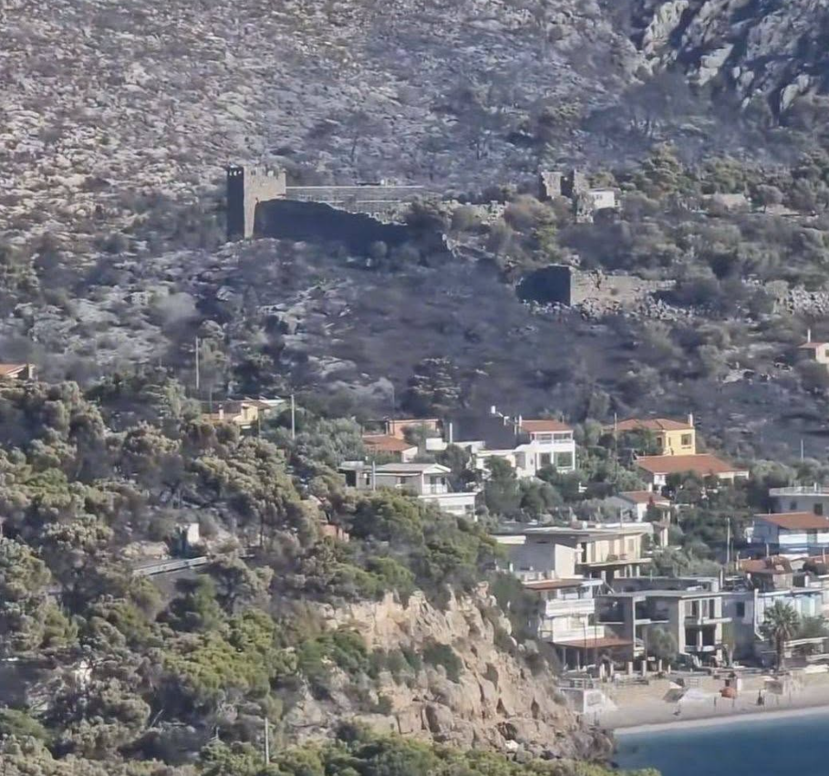 Πόρτο Γερμενό: Η πυρκαγιά έκαψε το τοπίο γύρω από το αρχαίο φρούριο των Αιγοσθένων