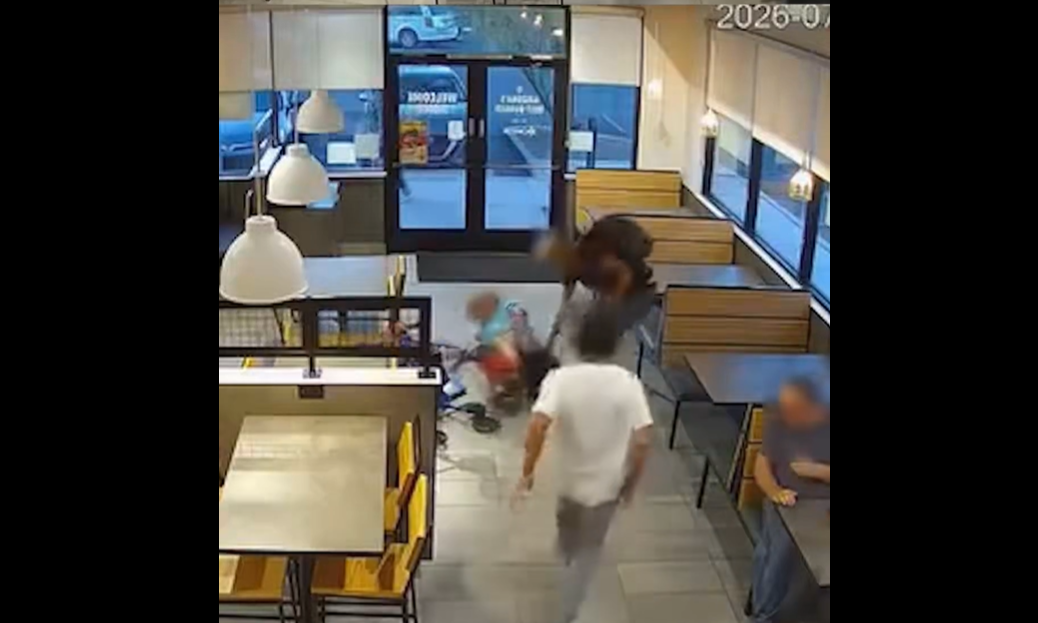 Αριζόνα: Πελάτες εστιατορίου fast food σταμάτησαν ληστή που άρπαξε το σακίδιο ηλικιωμένου
