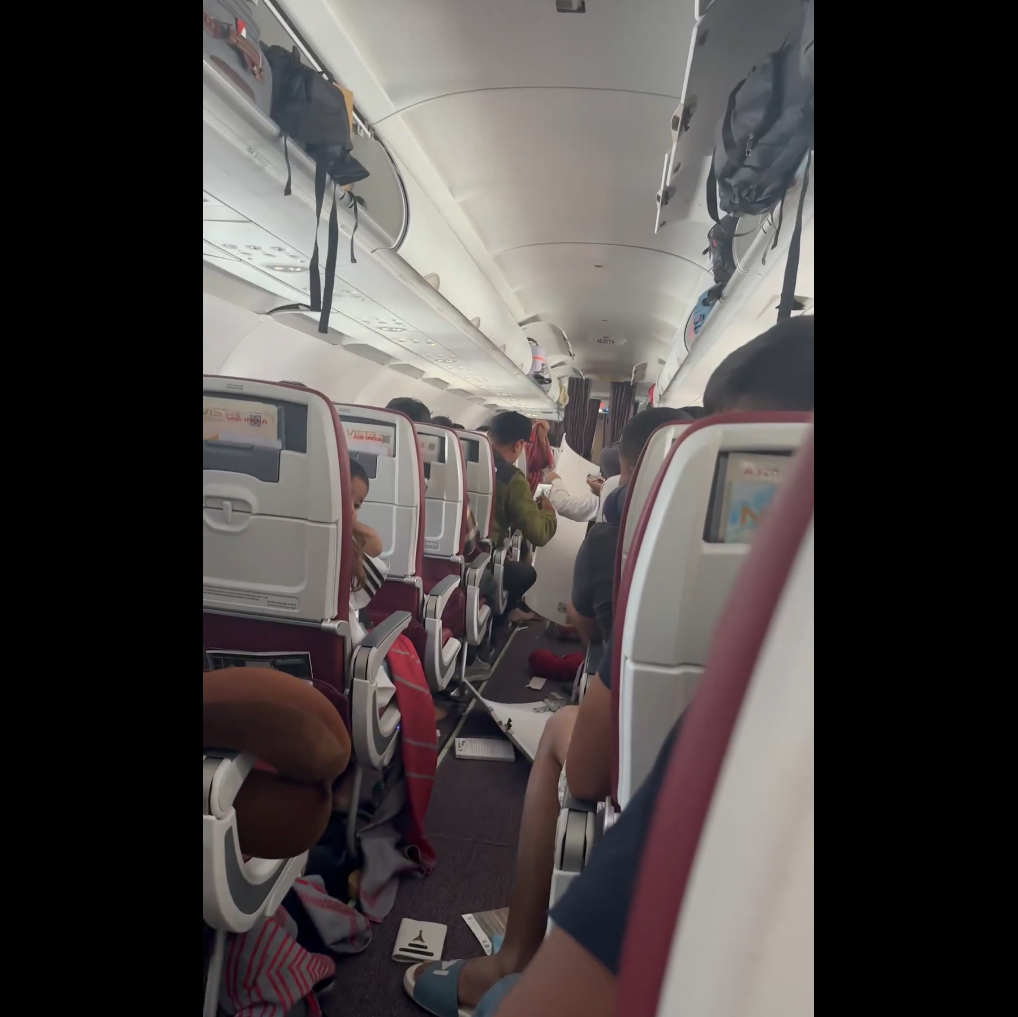 Τρόμος σε πτήση της Air India: Τουλάχιστον 17 επιβάτες τραυματίστηκαν από έντονες αναταράξεις