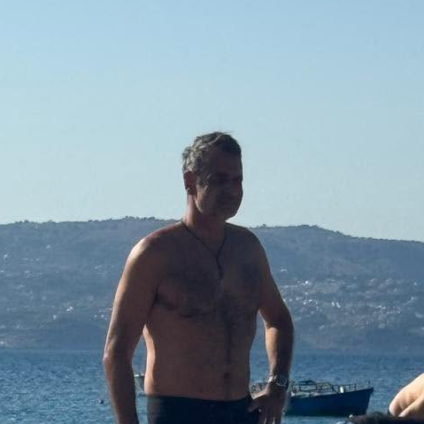 Κυριάκος Μητσοτάκης: Στο Μαράθι για πρωινό μπάνιο ο πρωθυπουργός