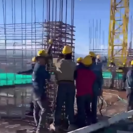 Φονικός σεισμός στην Κολομβία: Η στιγμή που υπό κατασκευή κτήριο ταλαντεύεται, παγιδεύοντας εργάτες