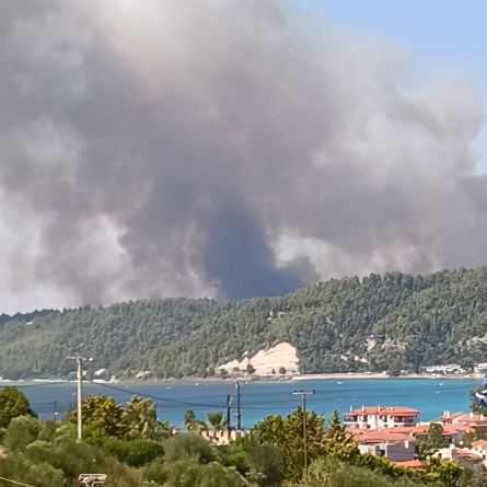 Live blog: Λεπτό προς λεπτό η μάχη με τις φωτιές σε Χαλκιδική και Μακύνεια Ναυπακτίας