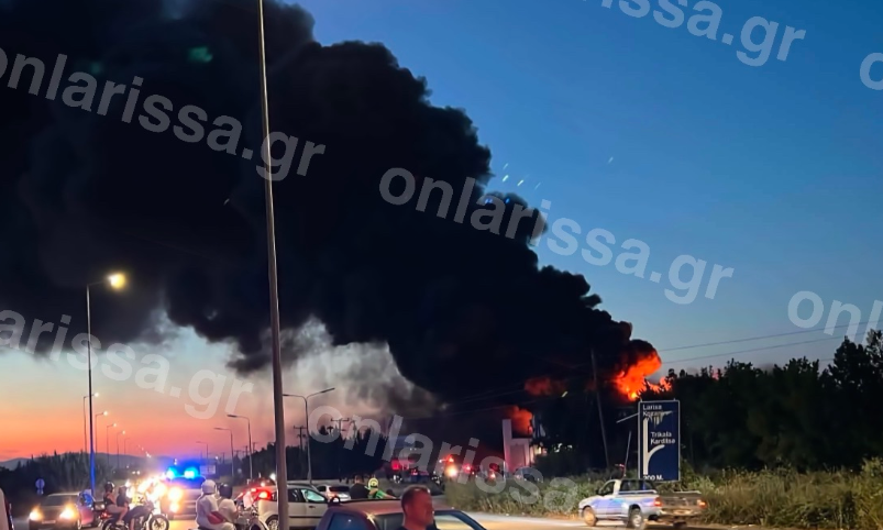 Συναγερμός στη Λάρισα: Ξέσπασε φωτιά σε εργοστάσιο – Πυκνοί καπνοί κάλυψαν τον ουρανό - Μήνυμα 112