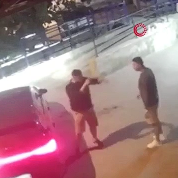 Φονικός καβγάς στην Τουρκία:  Έπνιξε 27χρονο με λαβή στη μέση του δρόμου - Σκληρά πλάνα