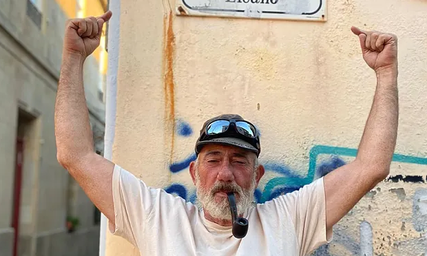 «Δεν θέλω να γυρίσω μέχρι να βρεθεί» λέει η σύζυγος του Ισπανού επιχειρηματία που έπεσε από το ιστιοφόρο ανοιχτά της Πύλου
