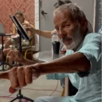 Σταύρος Ξαρχάκος και Γιάννης Κότσιρας στις πρόβες για το «Ταξίδι στο Φως» - Βίντεο