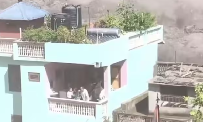 Συναγερμός στο Νεπάλ: Εκδόθηκε νέα προειδοποίηση για πλημμύρες - Viral ένα σπίτι που άντεξε - Βίντεο