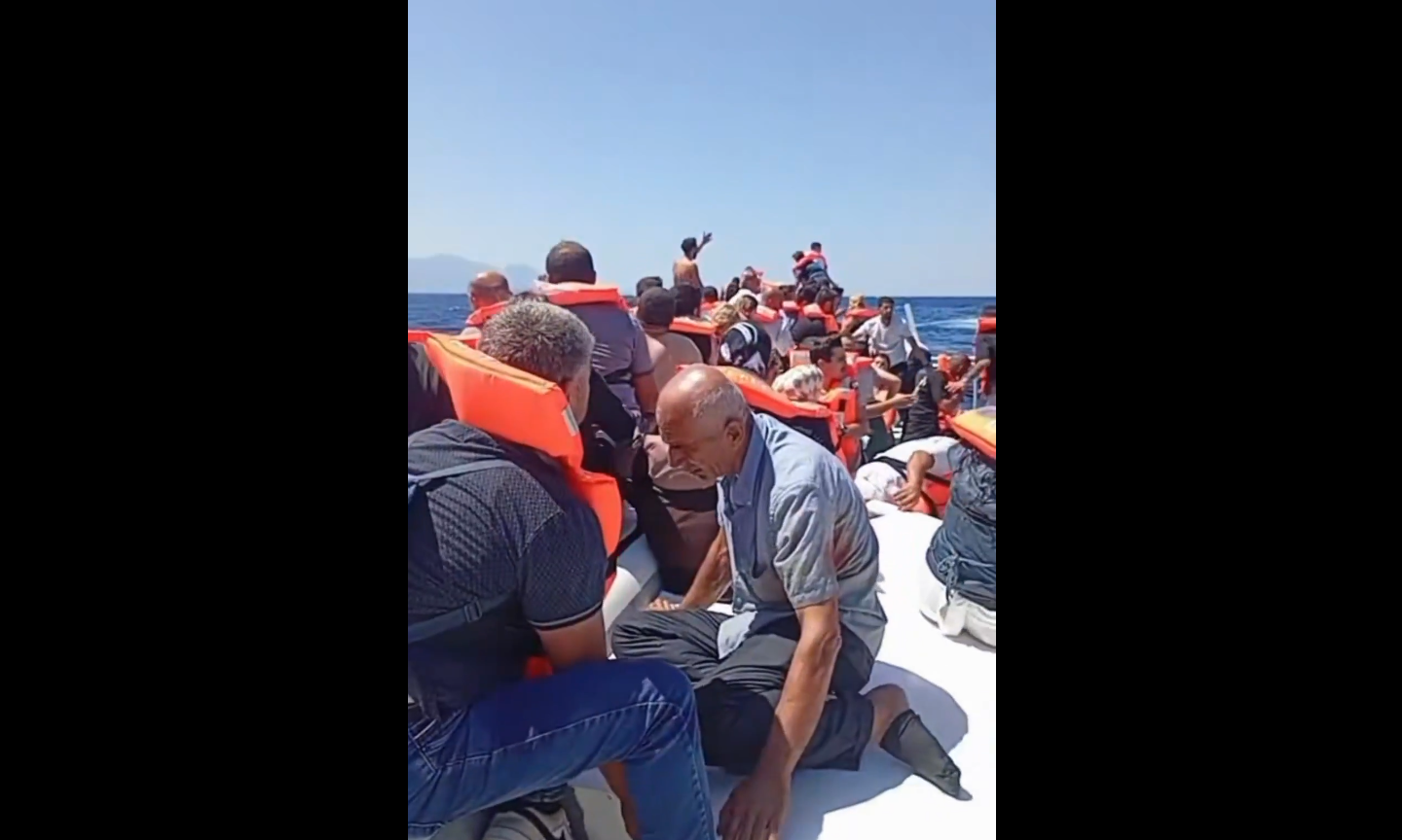 Νέο συγκλονιστικό βίντεο από το καταμαράν που βυθίστηκε στην Κερύνεια: Επιβάτες προσπαθούν να σωθούν
