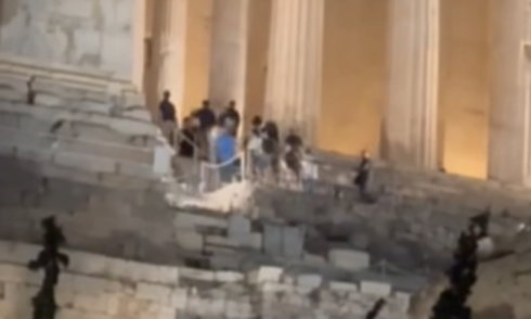 «Γινόταν πρόβα» - Τι απαντά το Υπουργείο Πολιτισμού για την παρουσία ατόμων στην Ακρόπολη
