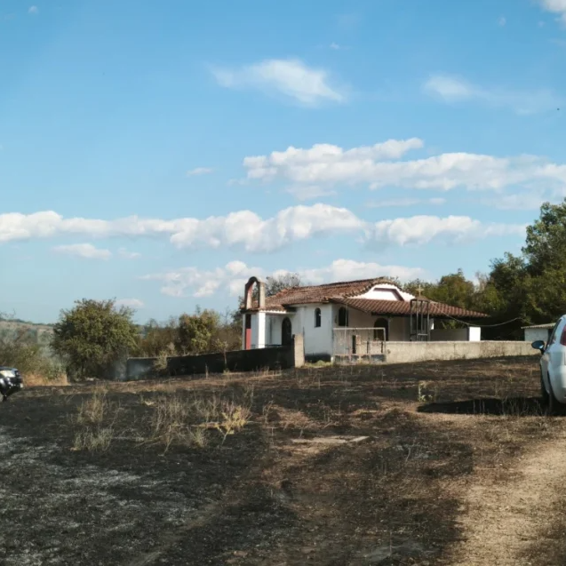 Θεσπρωτικό: Υπό έλεγχο η φωτιά – Έφτασε μέχρι την αυλή εκκλησίας
