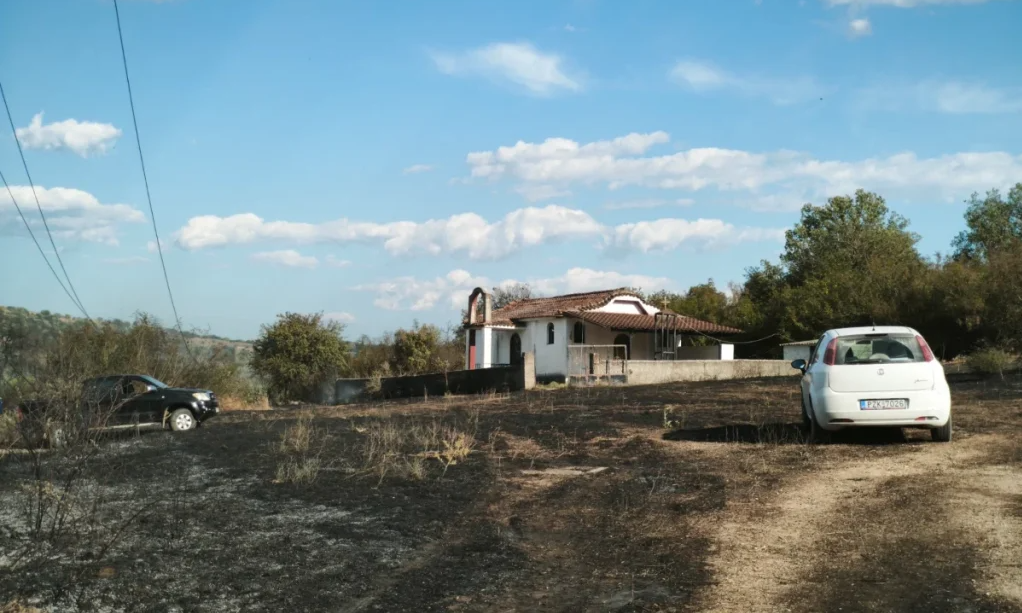 Θεσπρωτικό: Υπό έλεγχο η φωτιά – Έφτασε μέχρι την αυλή εκκλησίας