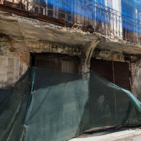 Καβάλα: Κατέρρευσε τμήμα μπαλκονιού σε κεντρικό σημείο της πόλης