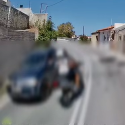 Νέο βίντεο επικίνδυνης οδήγησης στην Κρήτη: Δίκυκλο προσπερνά πάνω σε στροφή