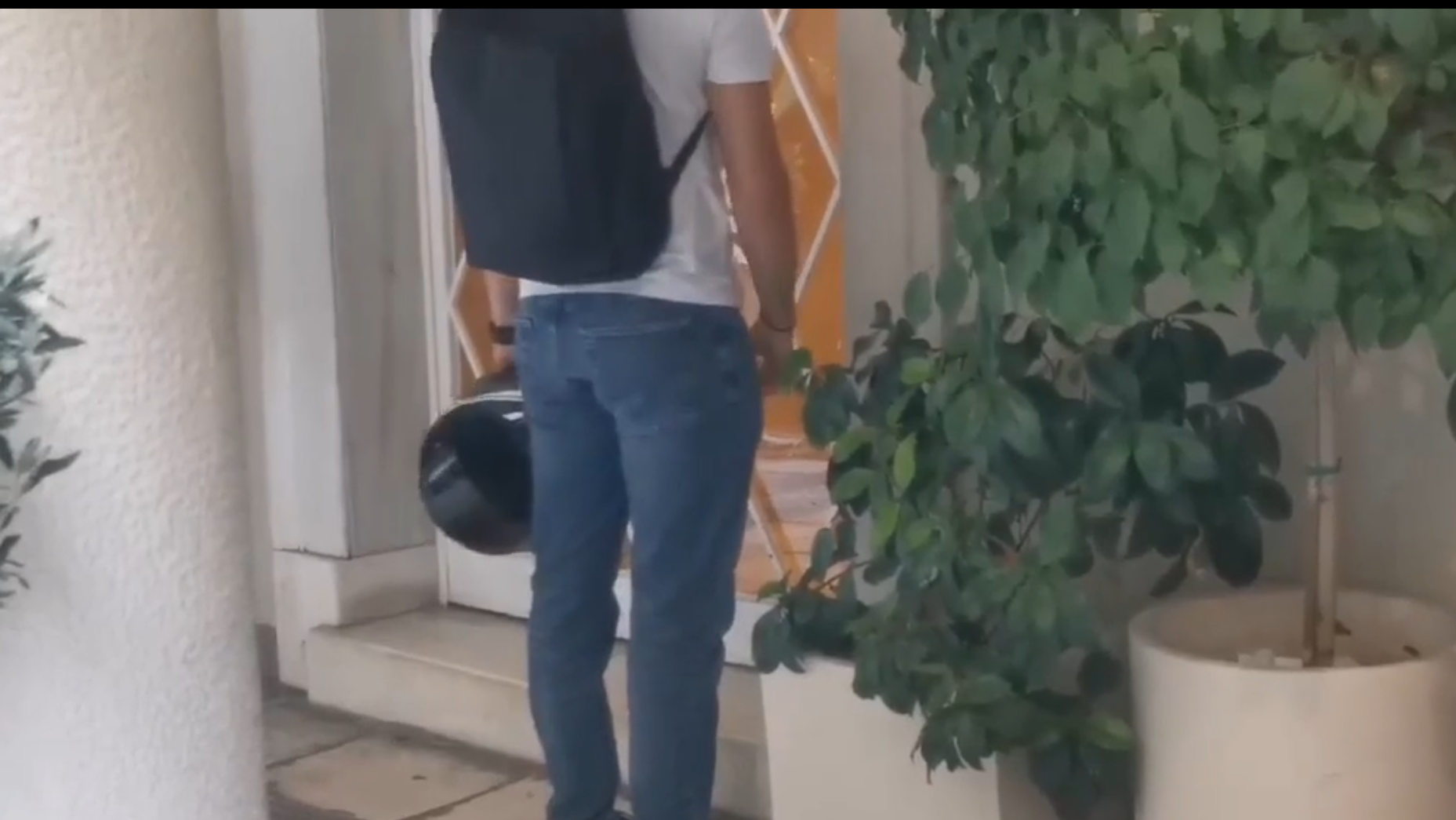 Πέθανε ο Γιώργος Μαζωνάκης: Έφοδος τη ασφάλειας στο ιατρείο που ήταν πριν μεταφερθεί στο ΕΛΠΙΣ