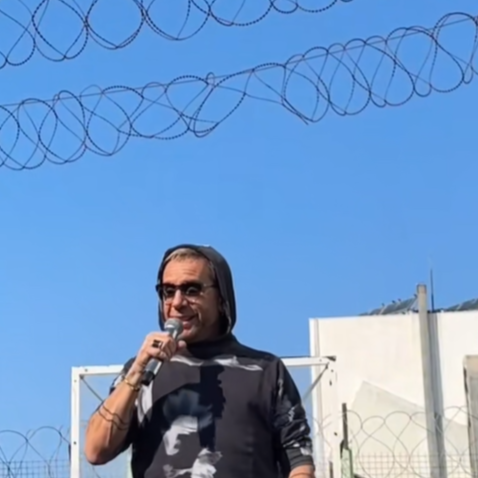 Γιώργος Μαζωνάκης: Όταν τραγούδησε στις γυναικείες φυλακές Κορυδαλλού