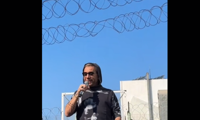 Γιώργος Μαζωνάκης: Όταν τραγούδησε στις γυναικείες φυλακές Κορυδαλλού