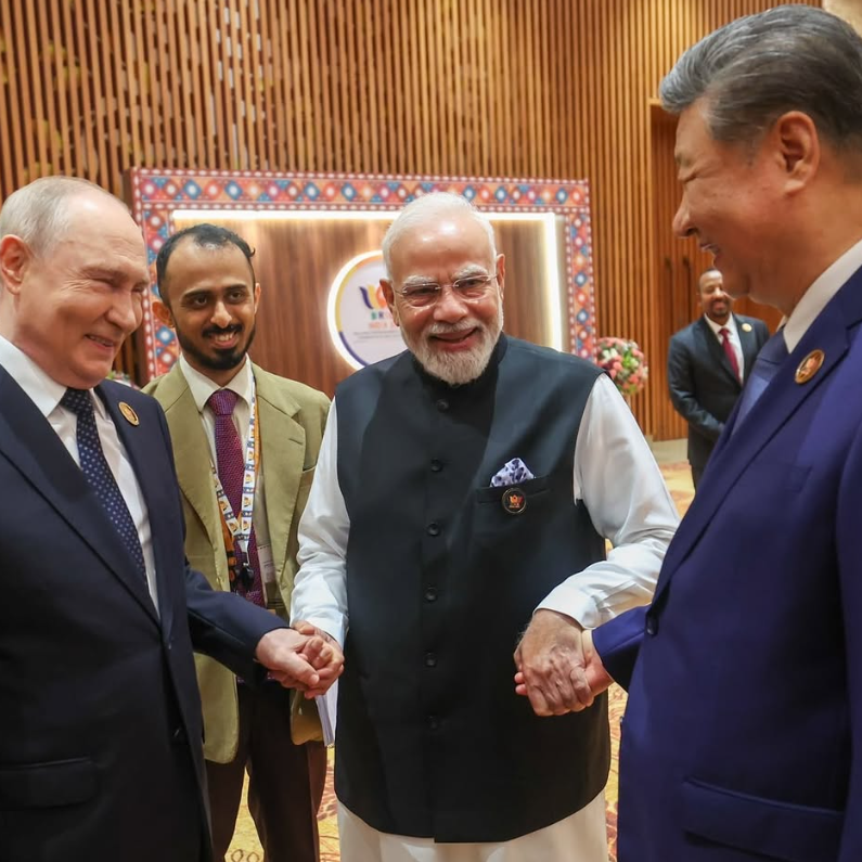 BRICS : Μία «χαρούμενη» παρέα - Χέρι χέρι  οι «κολλητοί» Μόντι, Πούτιν και Σι στη Σύνοδο Κορυφής