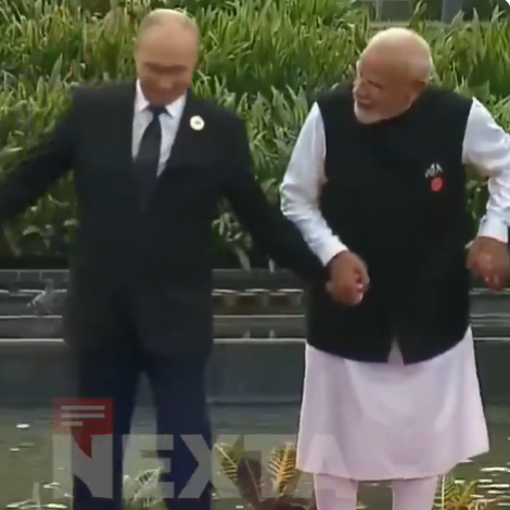 Το απρόοπτο στη σύνοδο ηγετών των BRICS: Ο Μόντι παραλίγο να ρίξει τον Πούτιν - Βίντεο