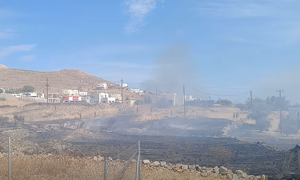 Φωτιά στη Σύρο - Κινητοποιήθηκαν 15 πυροσβέστες