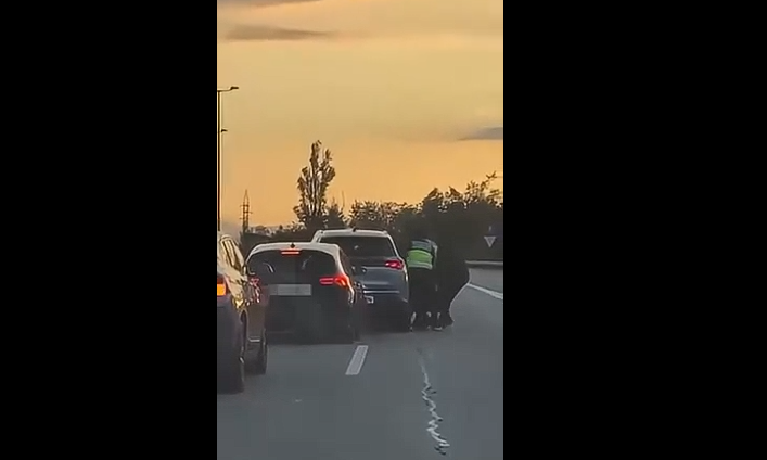 Σοκαριστικές σκηνές στη Βαρκελώνη: Ψεύτικοι αστυνομικοί απαγάγουν άνδρα στη μέση του δρόμου