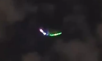 Drone, αεροπλάνο ή UFO; Βίντεο με μυστηριώδη φώτα πάνω από την Τεχεράνη γίνονται viral