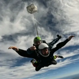 Πρίγκιπας Χάρι: Έκανε skydiving για έναν 102χρονο βετεράνο - «Μια συμφωνία είναι συμφωνία»