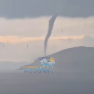 Εντυπωσιακό φαινόμενο: Διπλός υδροστρόβιλος ανάμεσα σε Κουφονήσι και Κέρο - Βίντεο