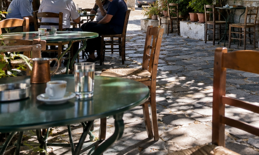 Άγρια συμπλοκή στη Λάρισα: Τον τραυμάτισαν με ψαλίδι κλαδέματος για μια θέση σε τραπέζι καφενείου