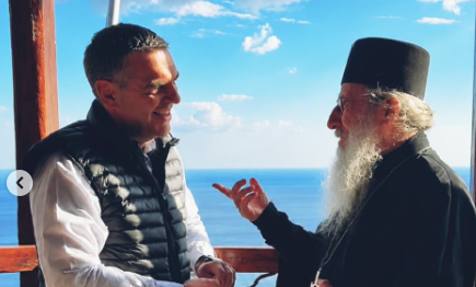 Ταξίδι του Τσίπρα στο Άγιο Όρος: «Ψέλνεις στη Σιμωνόπετρα και ακούγεται στον 'Αδη...»