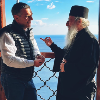 Ταξίδι του Τσίπρα στο Άγιο Όρος: «Ψέλνεις στη Σιμωνόπετρα και ακούγεται στον 'Αδη...»