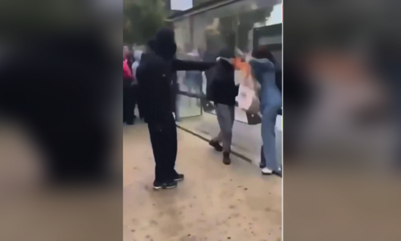 Γαλλία: 15χρονος συνελήφθη για επίθεση με αυτοσχέδιο φλογοβόλο στο πρόσωπο γυναίκας