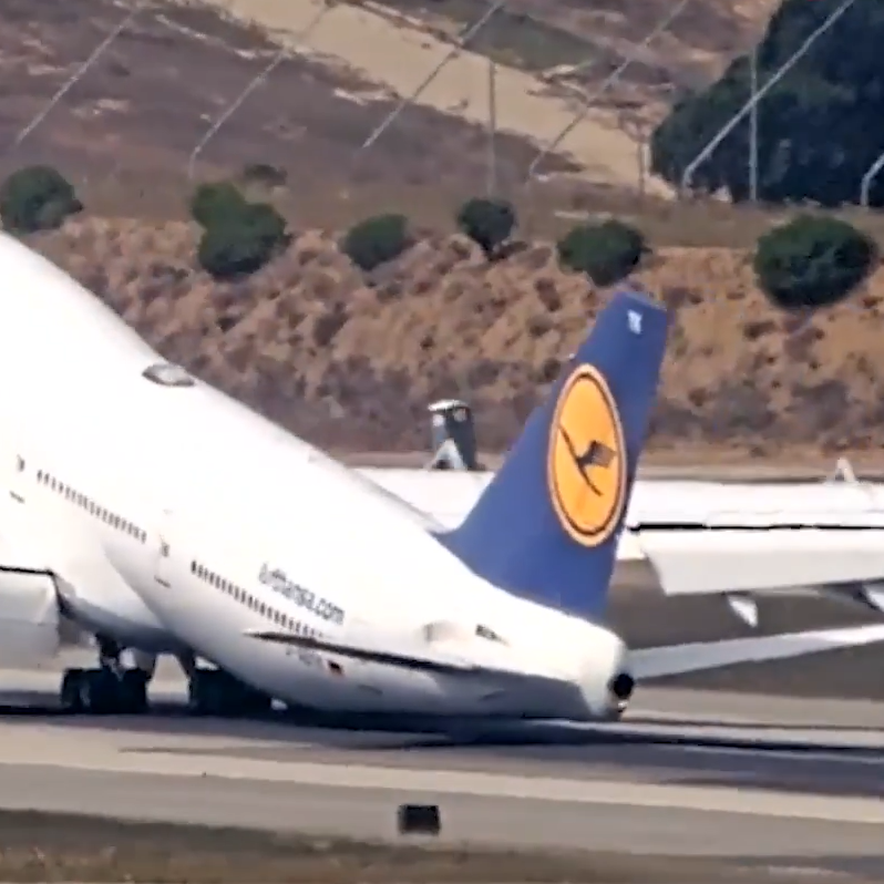 ΗΠΑ: Αεροσκάφος Boeing 747 παραλίγο να χτυπήσει την ουρά του σε αεροδιάδρομο κατά την προσγείωση του