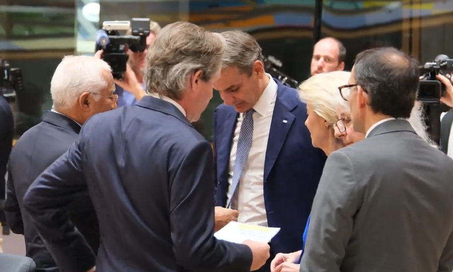 Βίντεο: Η γραβάτα του Μητσοτάκη που… έκανε εντύπωση στον Αντόνιο Κόστα