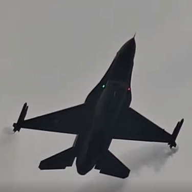 Θεσσαλονίκη: Εντυπωσιακή πρόβα του F-16 «ΖΕΥΣ» πάνω από την παραλία – Όλη η πτήση σε βίντεο