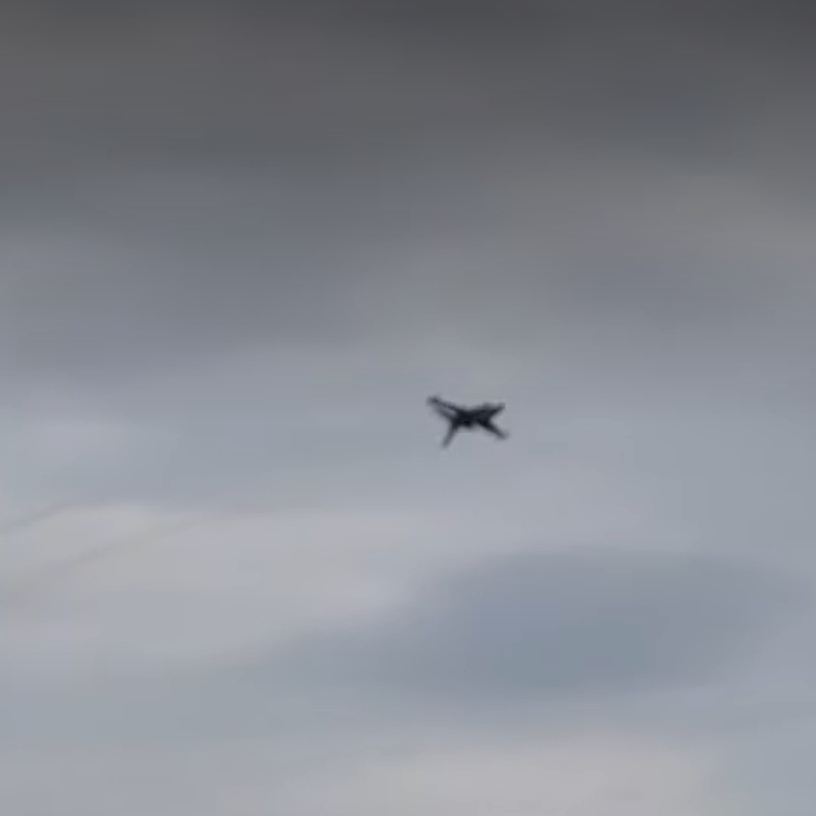 Εντυπωσιακές εικόνες:  Το αεροσκάφος F-16 «Ζευς» «έσκισε» τον ουρανό της Θεσσαλονίκης