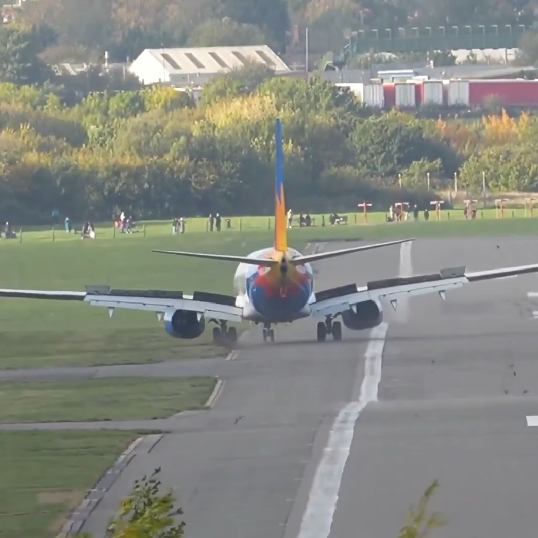Τρόμος στο Μπέρμιγχαμ: Boeing της Jet2 βγήκε από τον διάδρομο κατά την προσγείωση