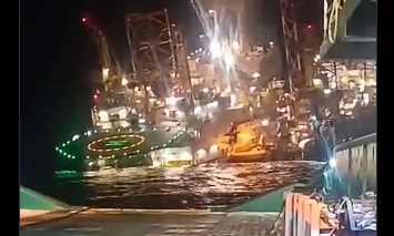 Γκαμπόν - Ανατριχιαστικές εικόνες: Πλατφόρμα γεώτρησης πετρελαίου με 115 άτομα βυθίζεται στον ωκεανό